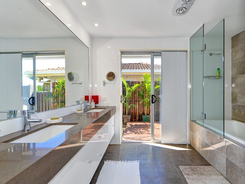 2 Laurel Court, Sorrento QLD 4217