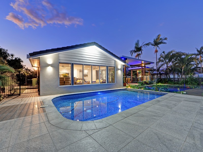 2 Laurel Court, Sorrento QLD 4217