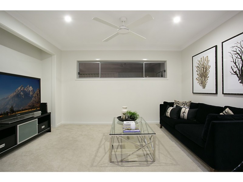 4a Coobowie Street, Broadbeach Waters QLD 4218