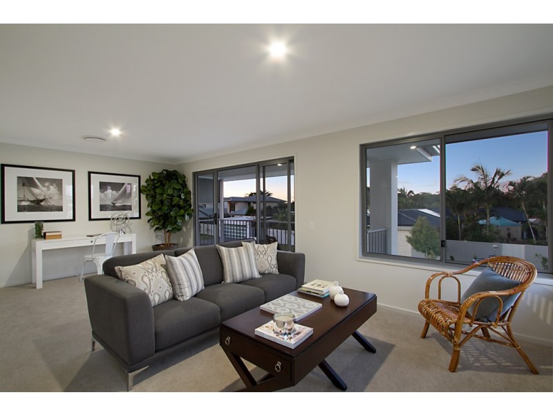 4a Coobowie Street, Broadbeach Waters QLD 4218
