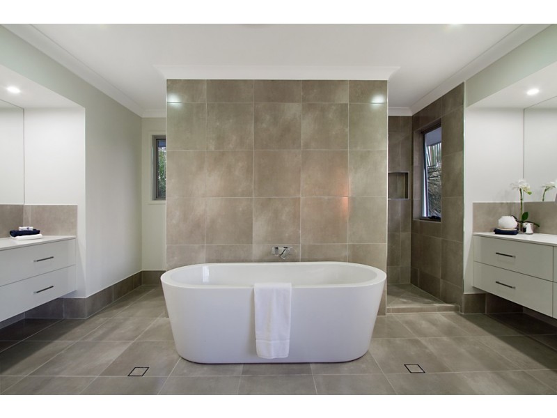 4a Coobowie Street, Broadbeach Waters QLD 4218