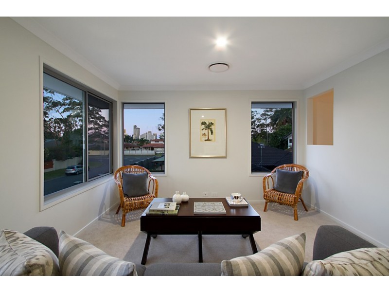 4a Coobowie Street, Broadbeach Waters QLD 4218