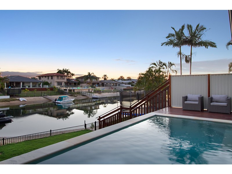 4a Coobowie Street, Broadbeach Waters QLD 4218