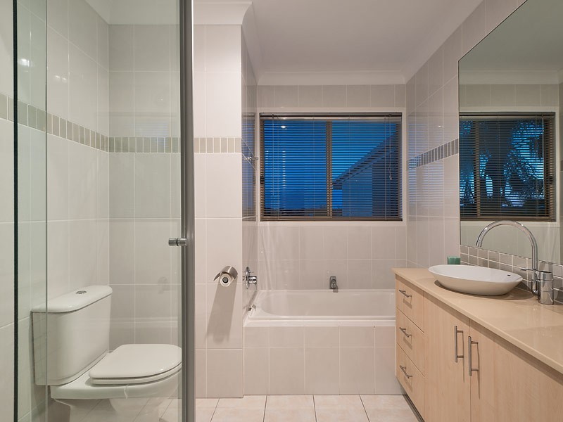 7 Clipper Boulevard, Clear Island Waters QLD 4226