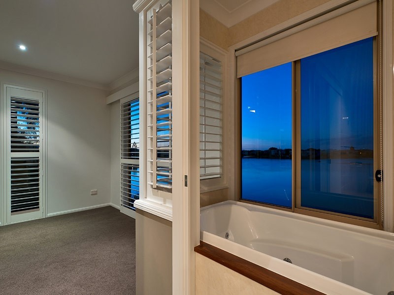 7 Clipper Boulevard, Clear Island Waters QLD 4226