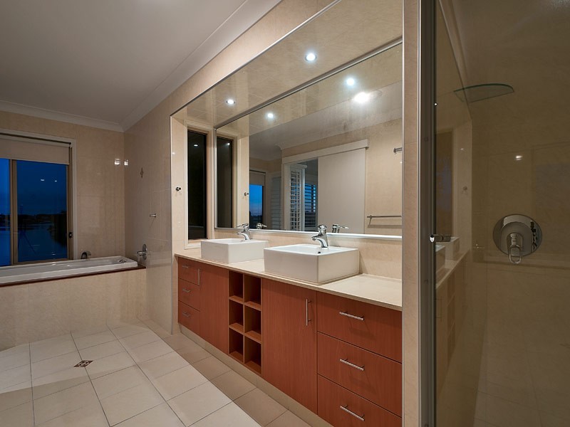 7 Clipper Boulevard, Clear Island Waters QLD 4226