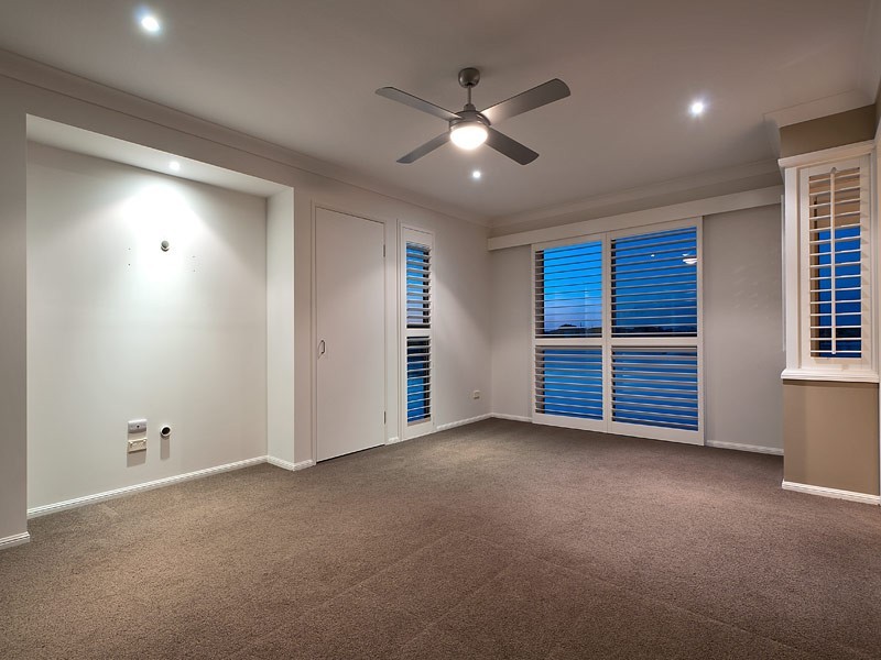 7 Clipper Boulevard, Clear Island Waters QLD 4226