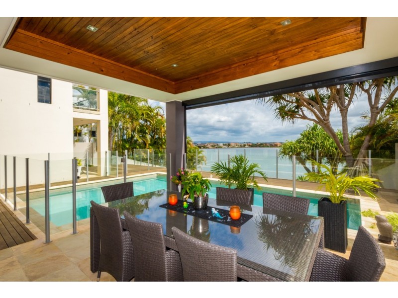 142 Sir Bruce Small Boulevard, Benowa Waters QLD 4217