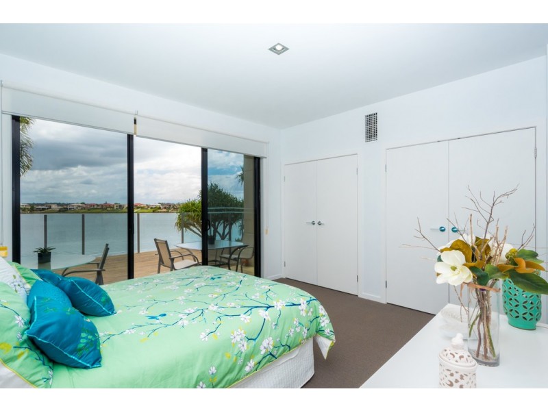 142 Sir Bruce Small Boulevard, Benowa Waters QLD 4217