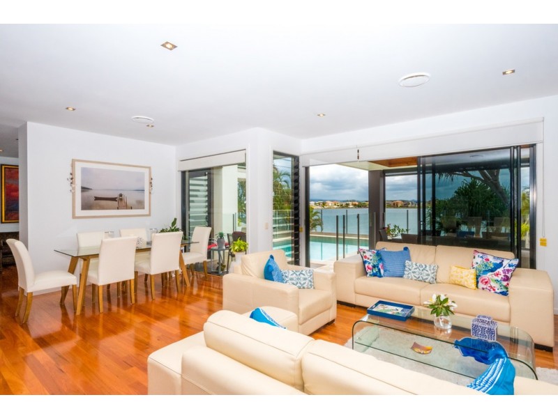 142 Sir Bruce Small Boulevard, Benowa Waters QLD 4217