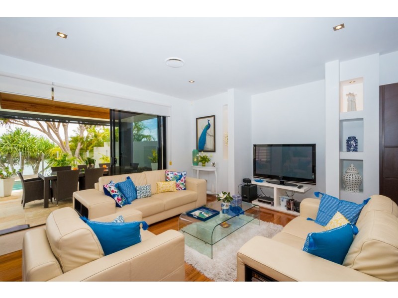 142 Sir Bruce Small Boulevard, Benowa Waters QLD 4217
