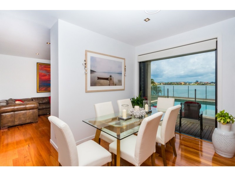 142 Sir Bruce Small Boulevard, Benowa Waters QLD 4217