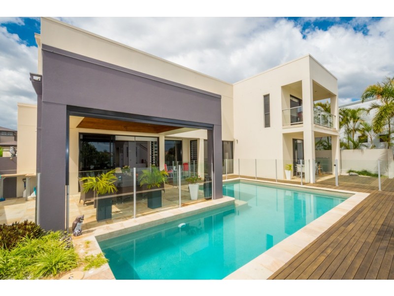 142 Sir Bruce Small Boulevard, Benowa Waters QLD 4217