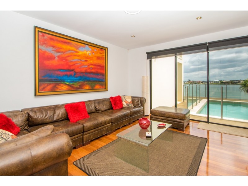 142 Sir Bruce Small Boulevard, Benowa Waters QLD 4217