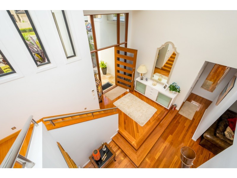 142 Sir Bruce Small Boulevard, Benowa Waters QLD 4217