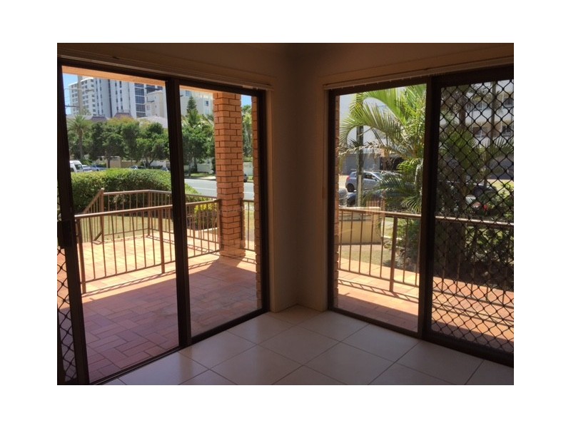 1/133 Old Burleigh Road, Broadbeach QLD 4218