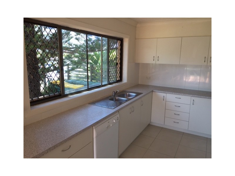 1/133 Old Burleigh Road, Broadbeach QLD 4218