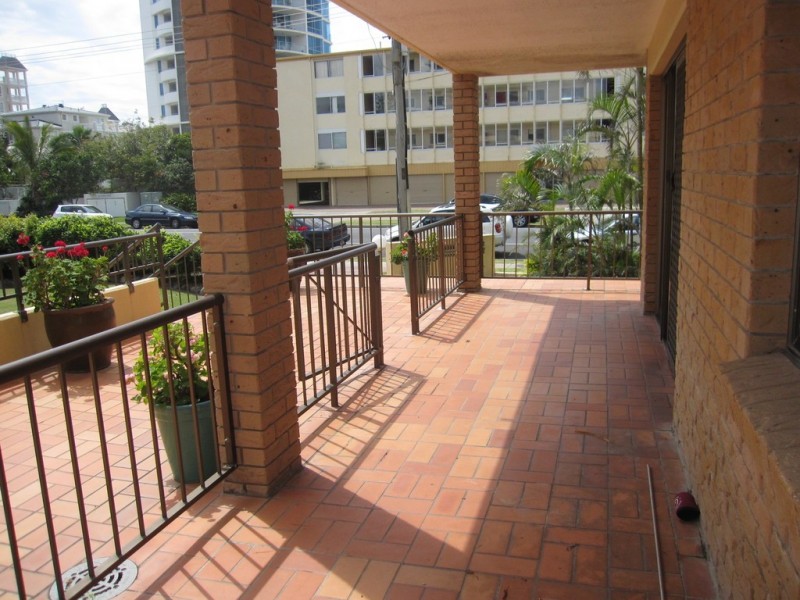 1/133 Old Burleigh Road, Broadbeach QLD 4218