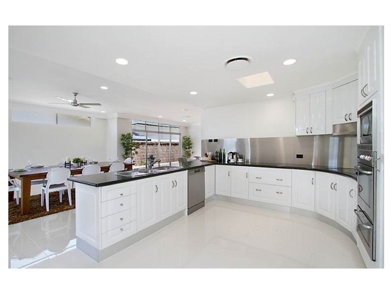 18 Garden Grove, Carrara QLD 4211