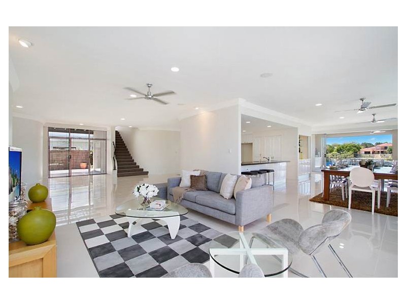 18 Garden Grove, Carrara QLD 4211