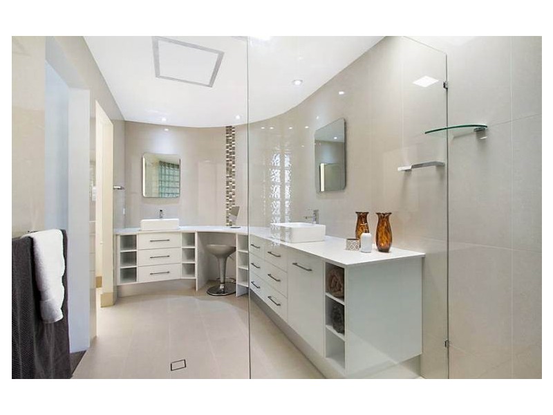 18 Garden Grove, Carrara QLD 4211