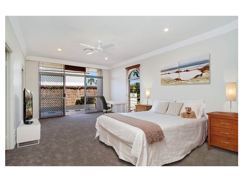 18 Garden Grove, Carrara QLD 4211