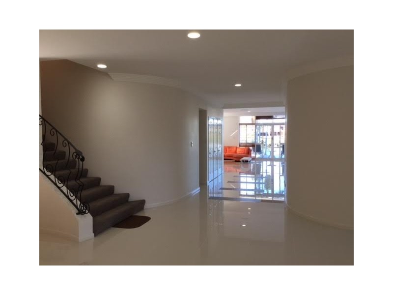 18 Garden Grove, Carrara QLD 4211