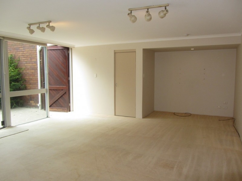 13/111 Rio Vista Blvd, Broadbeach Waters QLD 4218