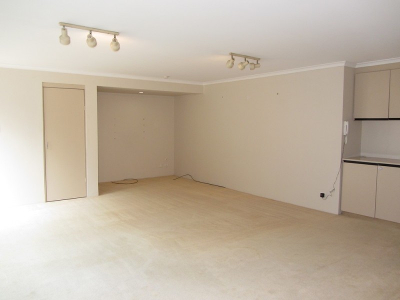 13/111 Rio Vista Blvd, Broadbeach Waters QLD 4218