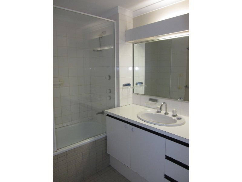 13/111 Rio Vista Blvd, Broadbeach Waters QLD 4218