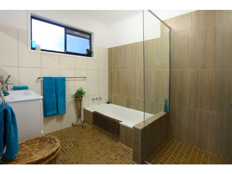13 Parasol Street, Ashmore QLD 4214