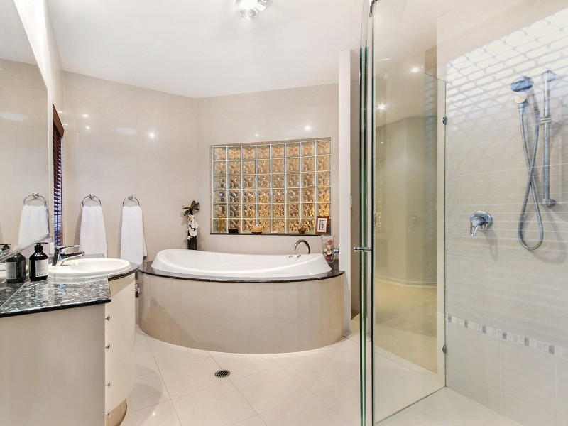 3 Martingale Circuit, Clear Island Waters QLD 4226