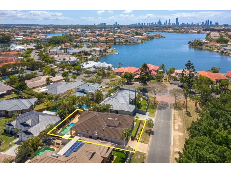 3 Martingale Circuit, Clear Island Waters QLD 4226