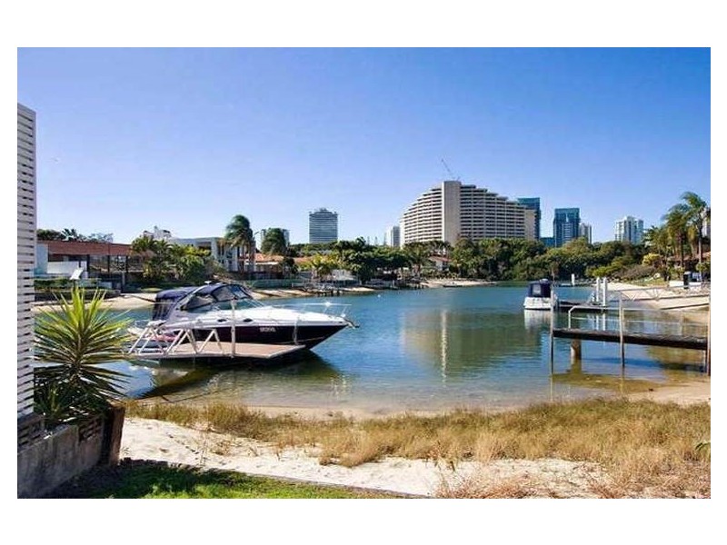 48 Sunshine Boulevard, Broadbeach Waters QLD 4218