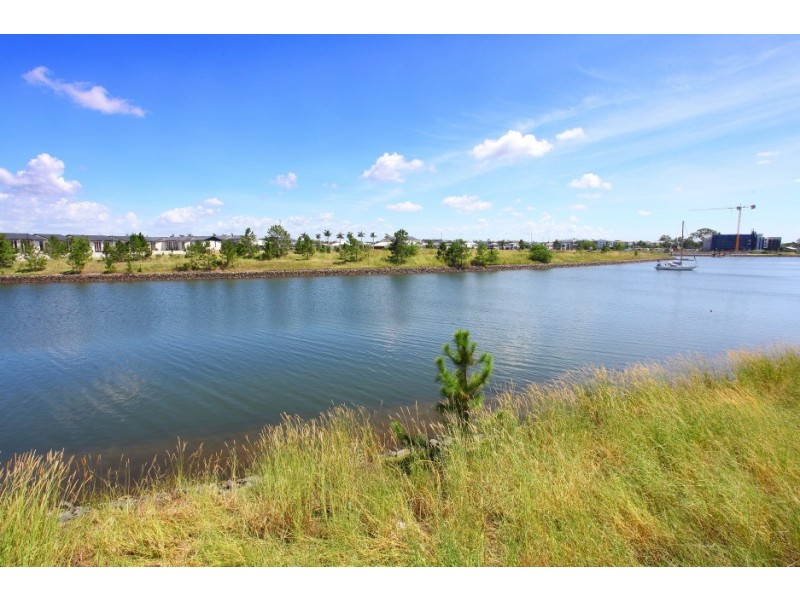 192 Marina Quays Boulevard, Hope Island QLD 4212