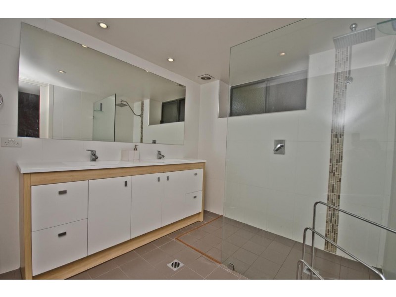 36 Kuranga Avenue, Southport QLD 4215