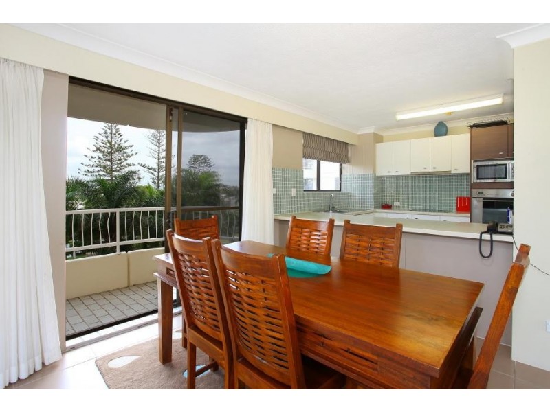 18/121 Surf Parade, Broadbeach QLD 4218