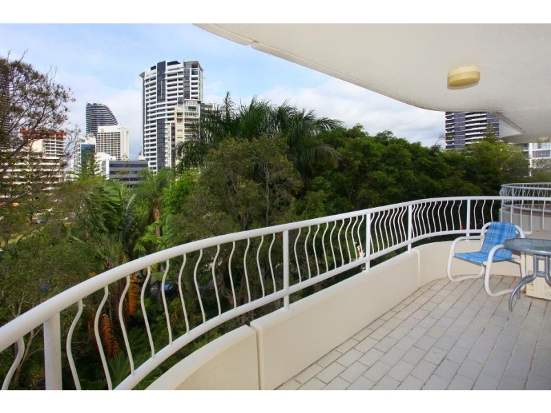 18/121 Surf Parade, Broadbeach QLD 4218