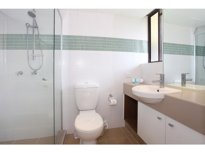 18/121 Surf Parade, Broadbeach QLD 4218