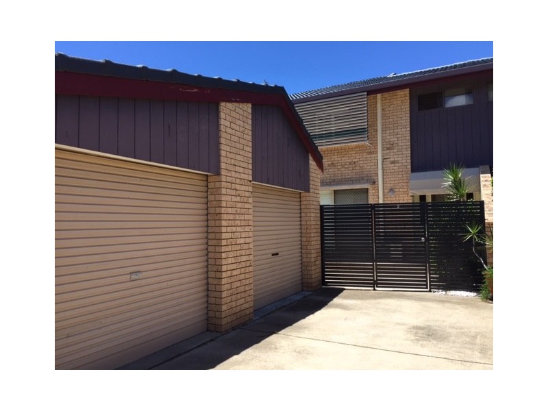 2/7 Aquila Court, Mermaid Waters QLD 4218