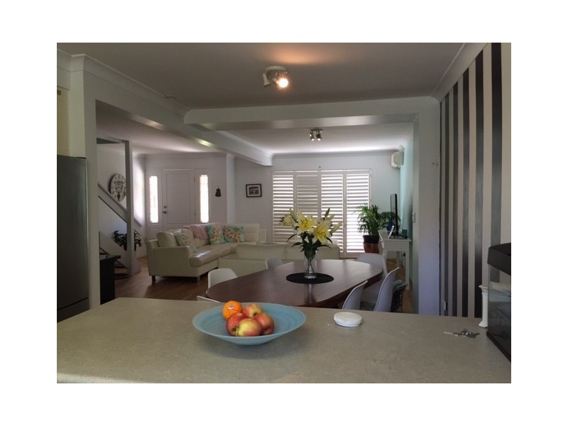 2/7 Aquila Court, Mermaid Waters QLD 4218