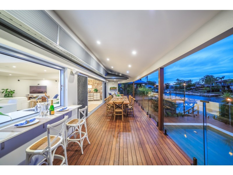 27 Bombala Street, Broadbeach Waters QLD 4218