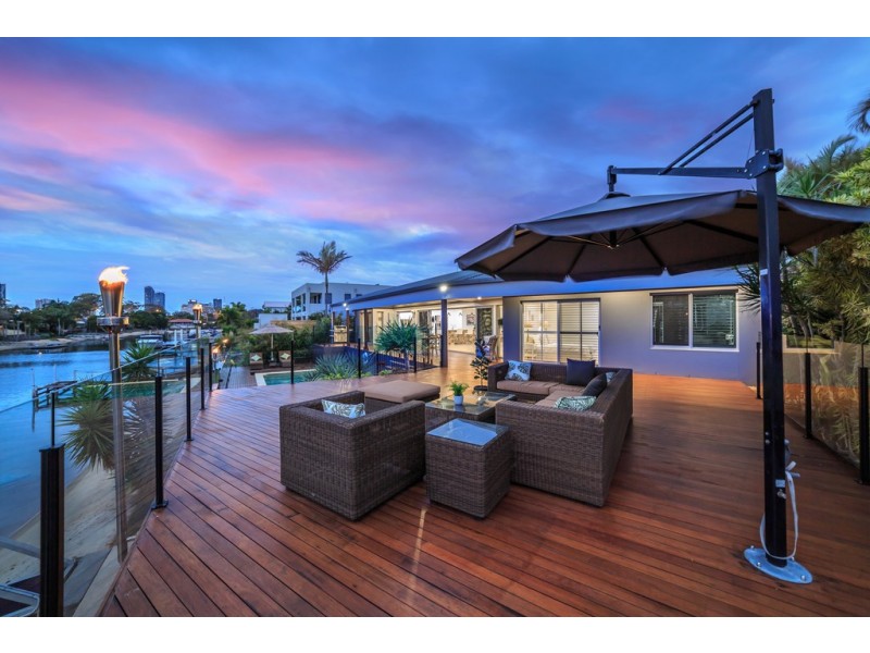 27 Bombala Street, Broadbeach Waters QLD 4218