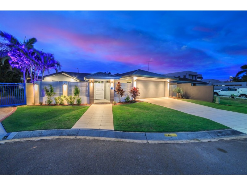 27 Bombala Street, Broadbeach Waters QLD 4218