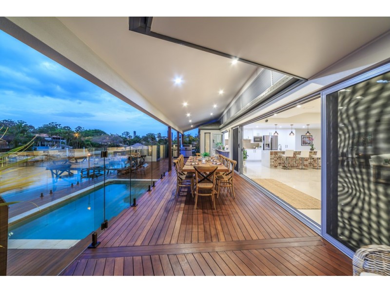 27 Bombala Street, Broadbeach Waters QLD 4218