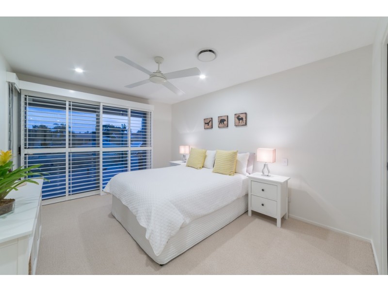 27 Bombala Street, Broadbeach Waters QLD 4218