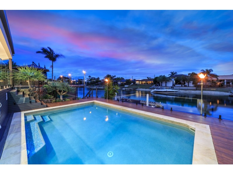 27 Bombala Street, Broadbeach Waters QLD 4218