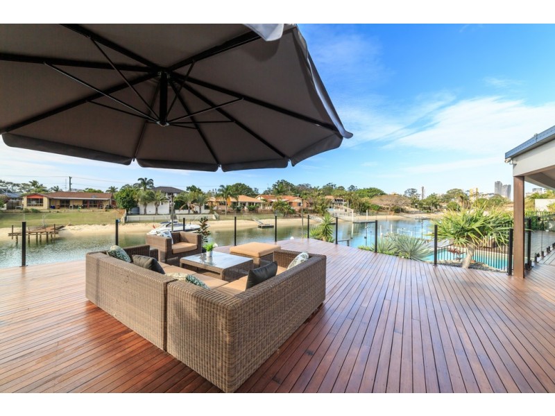 27 Bombala Street, Broadbeach Waters QLD 4218