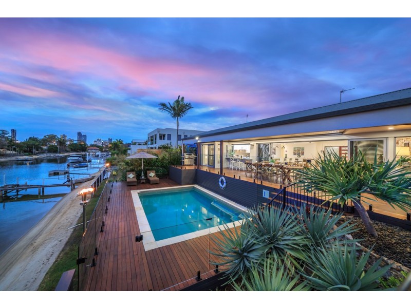 27 Bombala Street, Broadbeach Waters QLD 4218