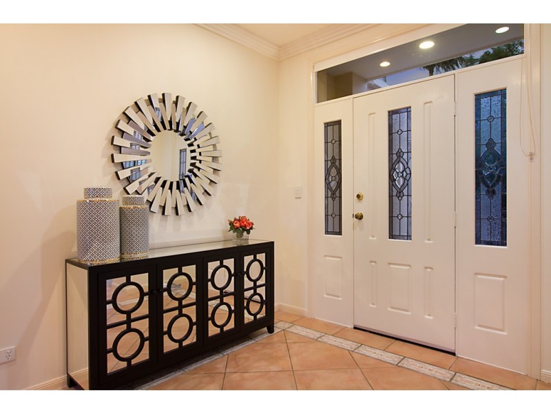 18 Arbuthnot Parade, Benowa Waters QLD 4217